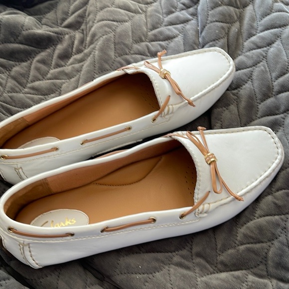Clarks Artisan loafers. Clarks womans sz10 shoe. White leather never worn loafer - Picture 5 of 13